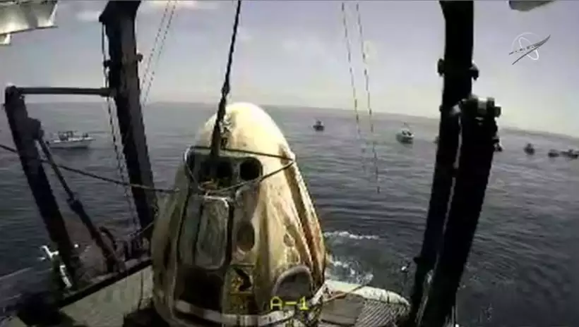 A cápsula Crew Dragon Endeavour pousou na água em frente à costa de Pensacola, na Flórida (foto: Nasa/Divulgação )