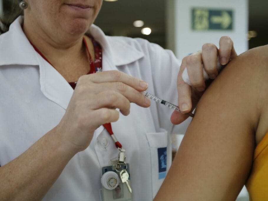 Vacinas contra meningite ofertadas pela prefeitura. Foto: Tânia Rêgo/Agência Brasil