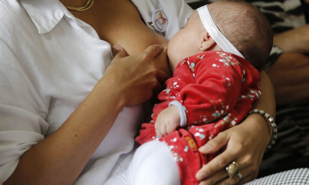 Profissionais de saúde orientam sobre amamentação na Semana Mundial de Aleitamento Materno, no Palácio do Catete. © Fernando Frazão/Agência Brasi