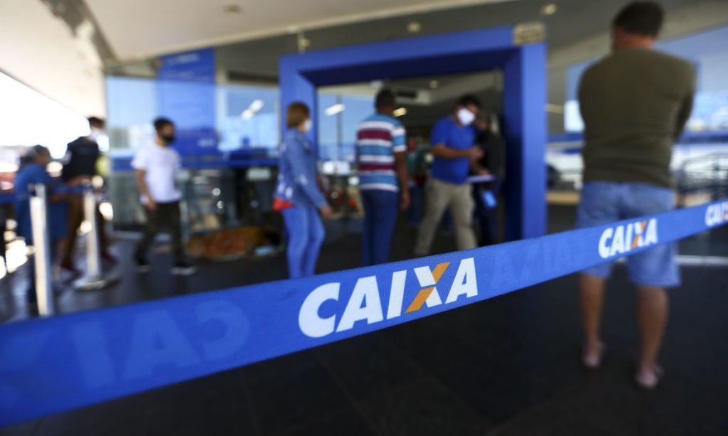 Caixa paga auxílio a recebedores do bolsa família. Foto: Marcelo Camargo/Agência Brasil