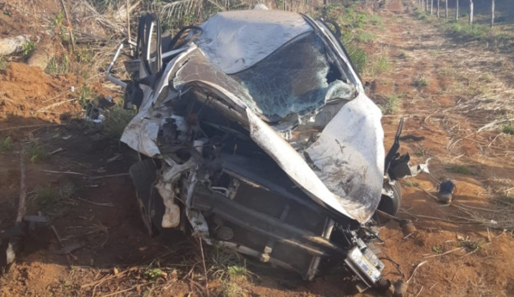 Carro envolvido no primeiro acidente. Foto: Divulgação PRF