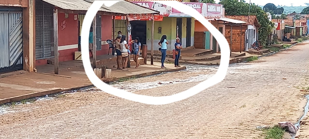 Pela manhã, todos os dias pontos no Bairro da Vila Ildemar ficam assim, cheios