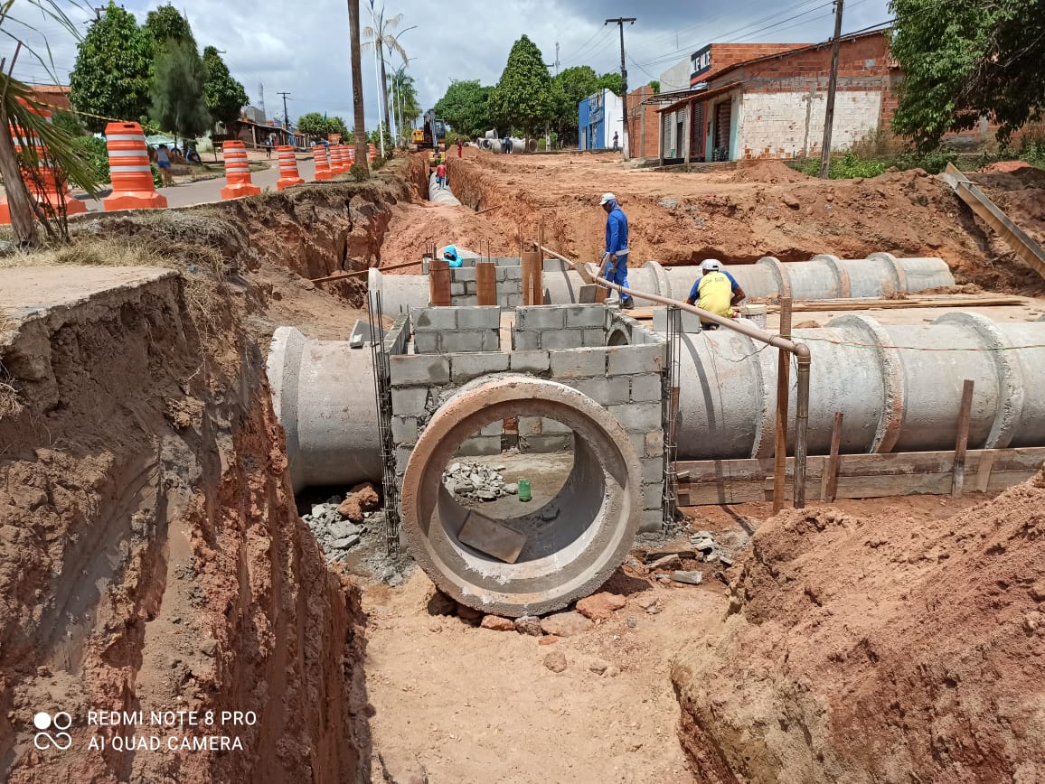 Obra de drenagem de águas das avenidas principais de Cidelândia (Fotos: Agência EBONEWS/Divulgação)