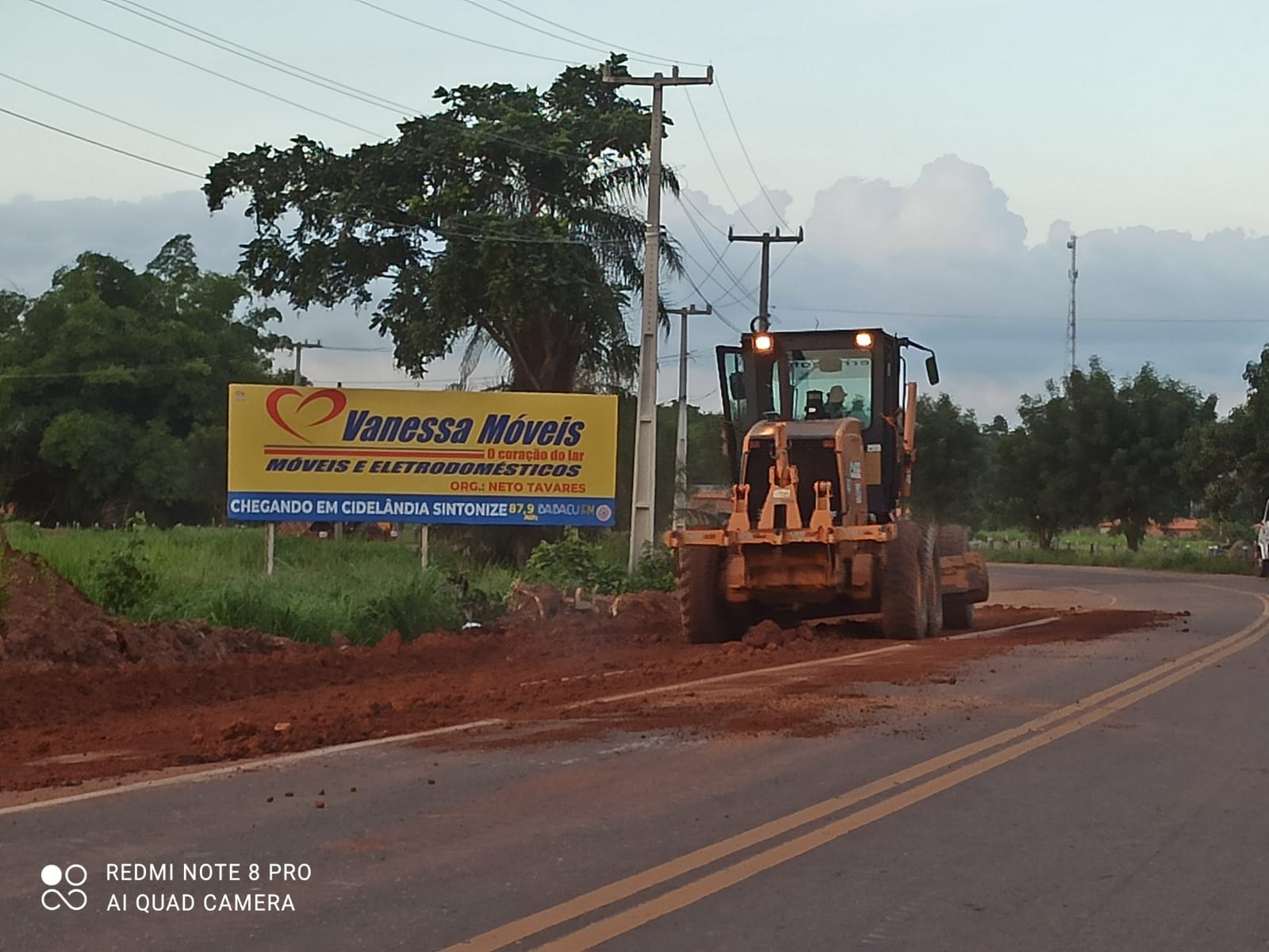 Máquinas em ação na construção da ciclovia - Fotos: Ascom/Divulgação