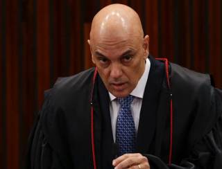 Moraes pede a extradição do jornalista Oswaldo Eustáquio, que está na Espanha e é acusado de 