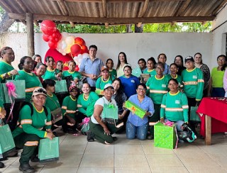 Prefeitura de Açailândia realiza encontro em homenagem às mulheres trabalhadoras da limpeza pública