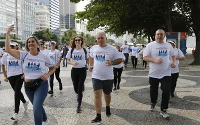No Rio, caminhada no Leme dá largada a projeto de incentivo à saúde
