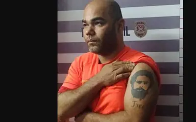 Homem com tatuagem do Lula mata ex-mulher e filho de 2 anos. Veja momento da prisão.