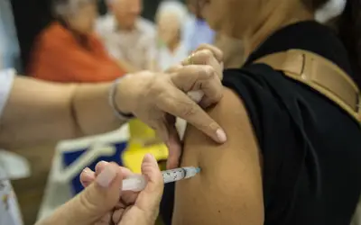 Rio inicia vacinação contra gripe em grupos prioritários